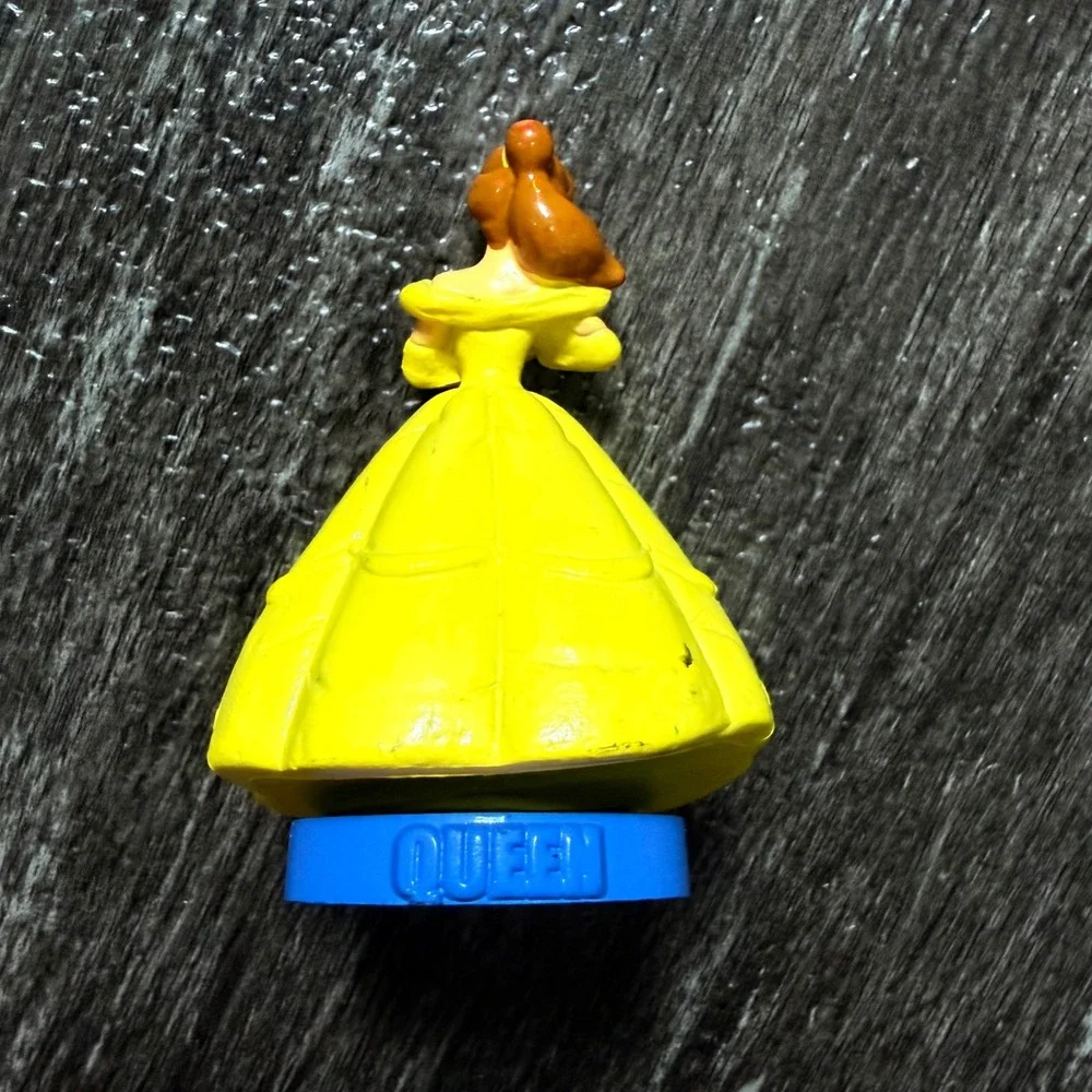 Disney Belle Figurine Girls OS Yellow Beauty and the Beast Queen Base 2004 Toy